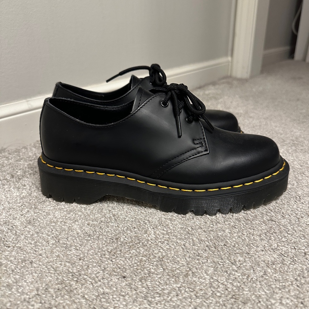 women’s doc martens